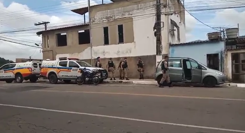 Polícia Militar apreende carregamento de droga no bairro Recanto Verde, em Timóteo