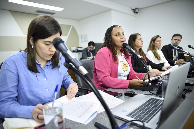 Instituto Brasileiro de Direito de Família alerta na ALMG os riscos da Internet para crianças e adolescentes