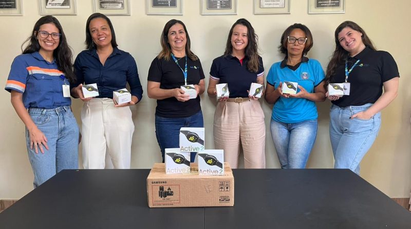 Anglo American doa relógios inteligentes para escolas da região do Minas-Rio