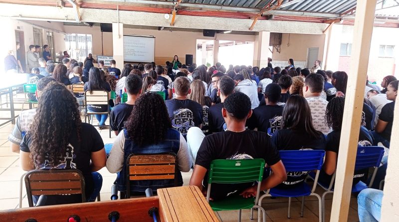 Palestra na E.E Antônio Silva aborda importância da preservação dos recursos hídricos