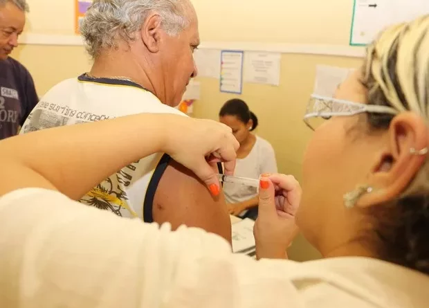 Timóteo amplia público para vacinação contra a gripe