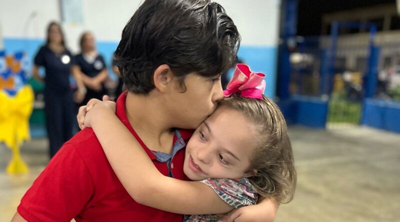 Café com Amor: Educação de Ipatinga promove noite especial para alunos com Síndrome de Down e suas famílias