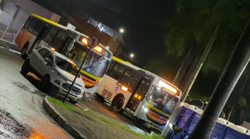 Timóteo recebe novos ônibus, sem ar-condicionado, e com motoristas em dupla jornada