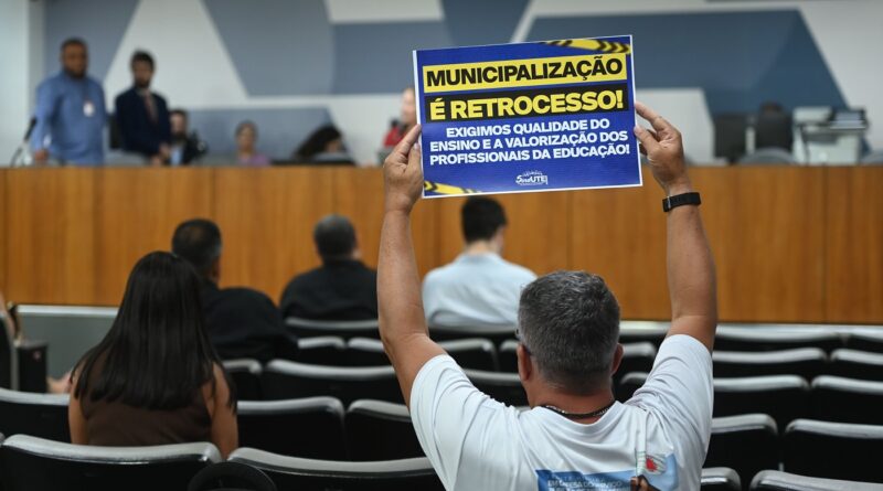 Projeto Mãos Dadas volta à berlinda na Comissão de Educação