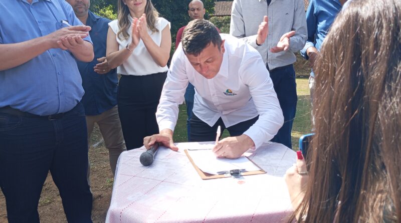 Prefeito Capitão Vitor assina ordem de serviço para construção de duas Unidades Básicas de Saúde em Timóteo