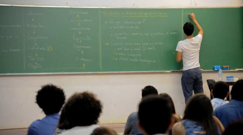 Câmara de Ipatinga cria prêmio para reconhecer professores do ensino básico