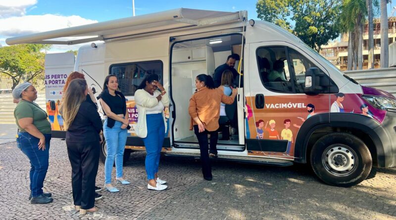 Vacimóvel atende população no estacionamento da Câmara de Ipatinga