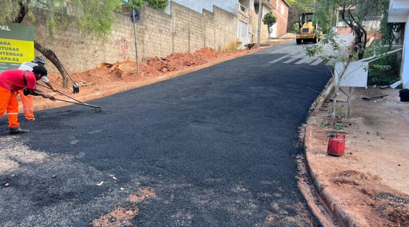 Prefeitura entrega obras de recuperação em ruas do bairro das Fontes