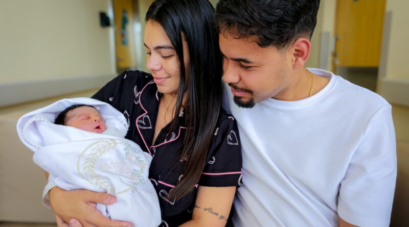 Amamentar é mais do que nutrir, é um gesto de amor e vida