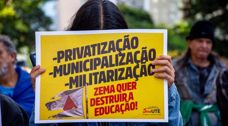Governo suspende todas as assembleias nas escolares sobre modelo cívico-militar