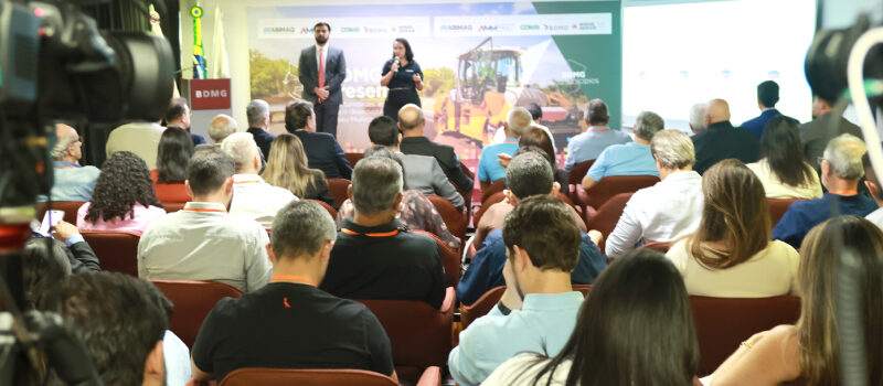 Prefeitos e gestores municipais se reúnem para conhecer soluções de crédito do BDMG para melhorias nas cidades