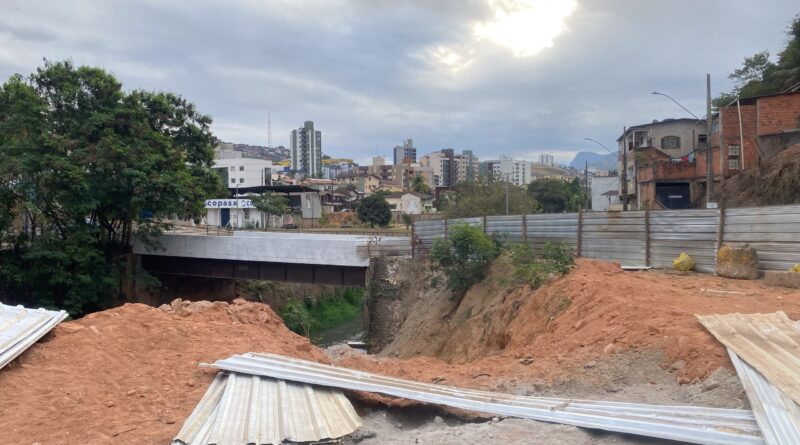 Começam obras de recuperação de segunda ponte afetada pelas chuvas no Santa Terezinha em Fabriciano