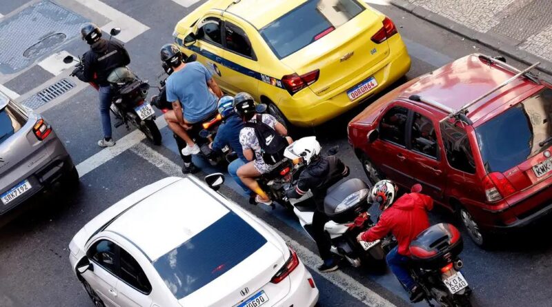 Mototáxi por aplicativos é tragédia anunciada, diz pesquisador do Ipea