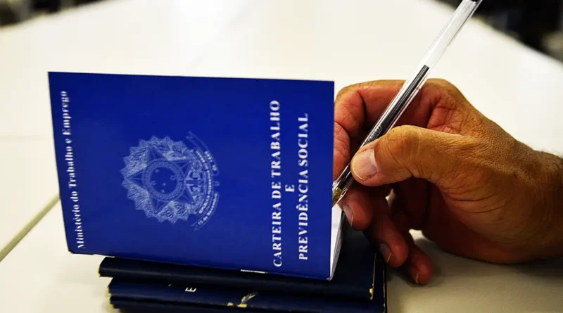 Desemprego recua para 5,6%, a menor taxa desde 2012, mostra IBGE