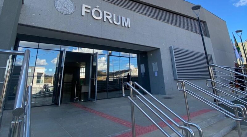 MPMG propõe Ação Civil Pública contra vereador por divulgação de vídeos com informações falsas sobre escola