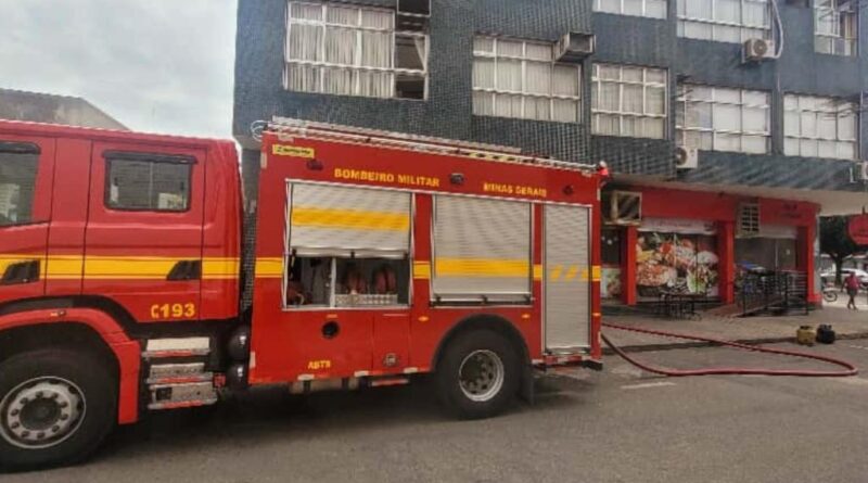 Neste sábado, incêndio destrói restaurante na Alameda 31 de Outubro, em Timóteo