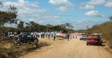 Grupo tenta impedir visita da Comissão de Meio Ambiente a área ambiental, em Araçuaí