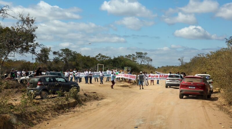 Grupo tenta impedir visita da Comissão de Meio Ambiente a área ambiental, em Araçuaí