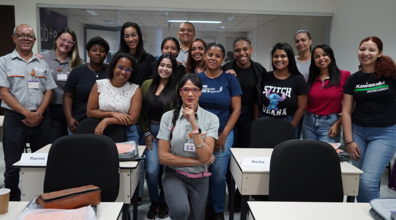 Fundação Aperam prepara mulheres para siderurgia em cursos gratuitos