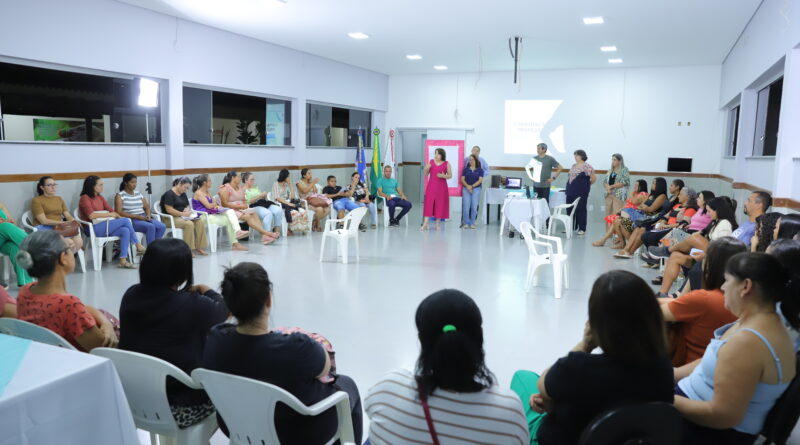 Professores da Educação Infantil participaram de encontro de formação continuada sobre nova plataforma de ensino