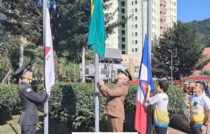 Desfile 7 de Setembro em Timóteo emocionou famílias que acompanharam a participação de filhos e netos
