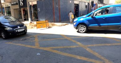 Obra da Copasa na Rua Miguel Maura, Centro Norte de Timóteo, causa muito transtorno