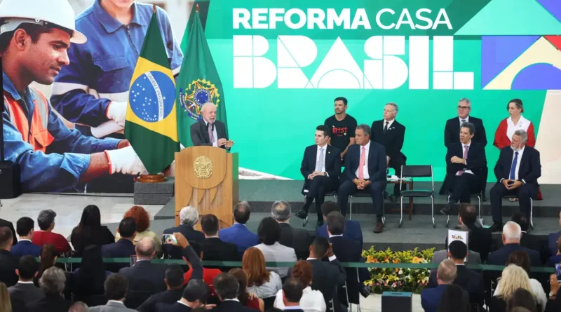 Lula lança programa de reforma de casas e defende ação para invisíveis