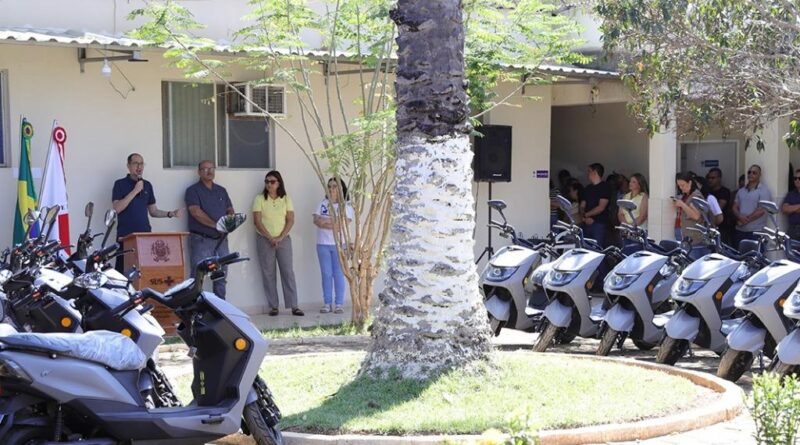 Prefeitura de Belo Oriente entrega 12 motocicletas elétricas às Unidades de Saúde