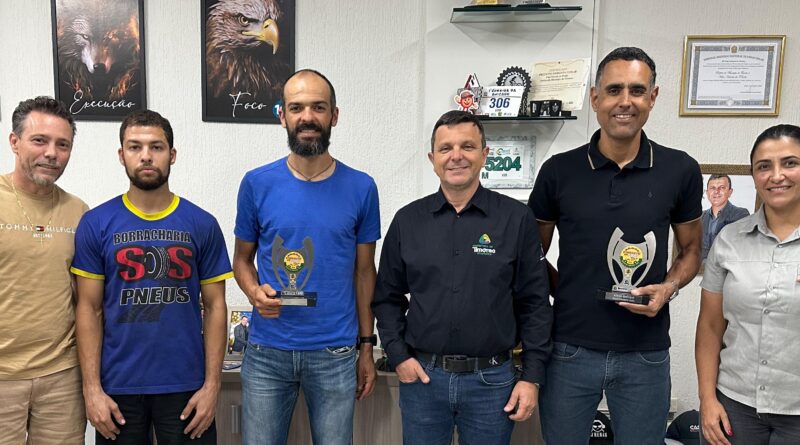 Atletas de Timóteo são homenageados com Prêmio Destaque no Circuito de Aço de MTB