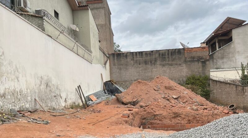 Instalação de antena de celular no bairro Eldorado, em Timóteo, causa revolta em moradores