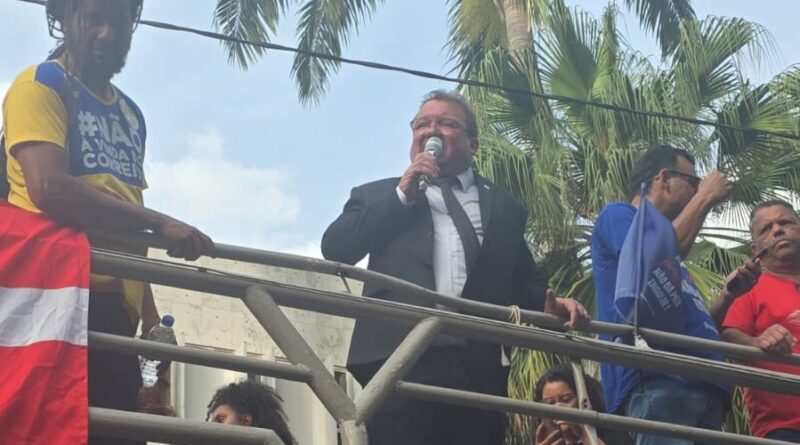 Votação da PEC que facilita privatização da Copasa movimentou o dia na ALMG. Deputado Celinho participou dos protestos