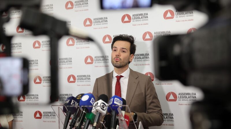 Aprovação da PEC do referendo pauta entrevista do presidente da Assembleia