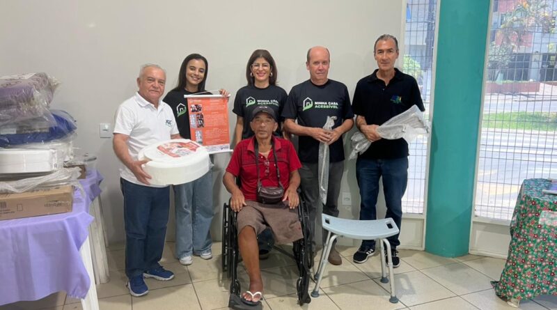 ASBT entrega kits de acessibilidade a idosos de Fabriciano pelo projeto “Minha Casa Acessível”