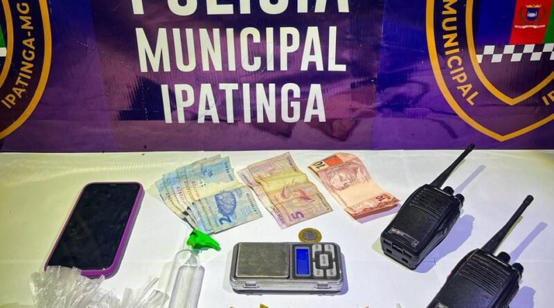 Polícia Municipal de Ipatinga apreende drogas e materiais ilícitos em área conhecida pelo tráfico
