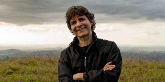 Câmara de Fabriciano homenageia o cantor Lô Borges com um minuto de música