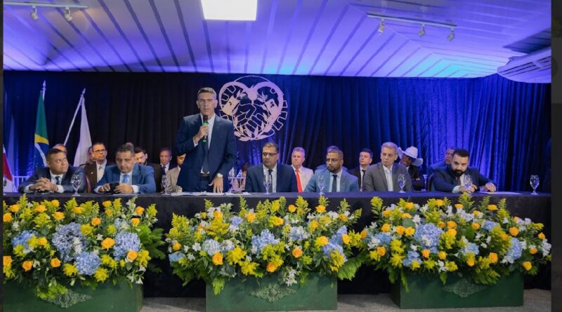 Câmara Municipal realiza sessão solene de entrega de honrarias em Coronel Fabriciano