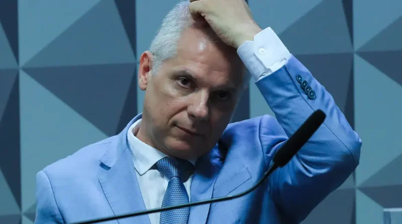 PF prende Alessandro Stefanutto, ex-presidente do INSS. Ele foi exonerado do cargo em abril, após fraudes