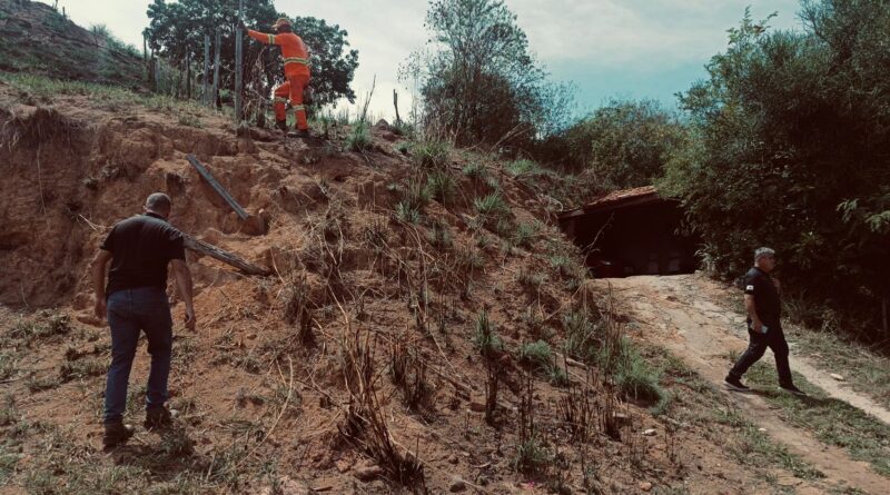 Prefeitura de Ipatinga realiza operação de reintegração de áreas públicas ocupadas irregularmente