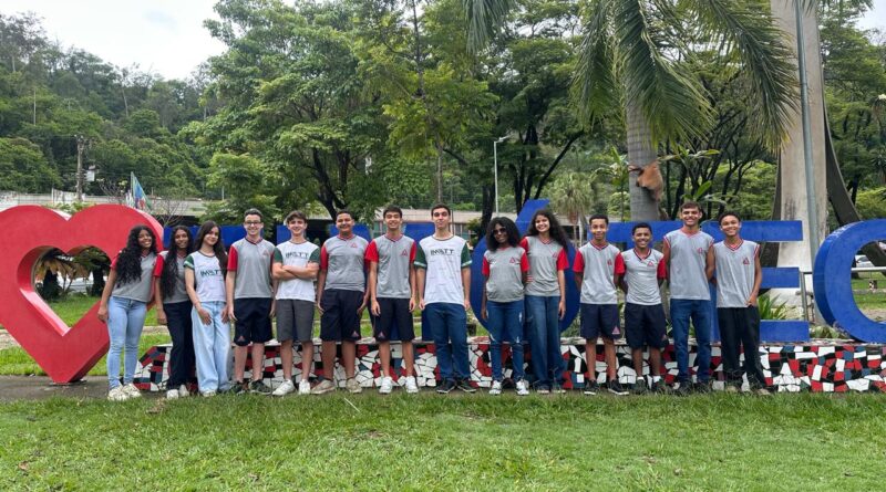 Prefeitura de Timóteo lança Projeto Integrador 2026 e homenageia alunos aprovados no CEFET e medalhistas da OBMEP.