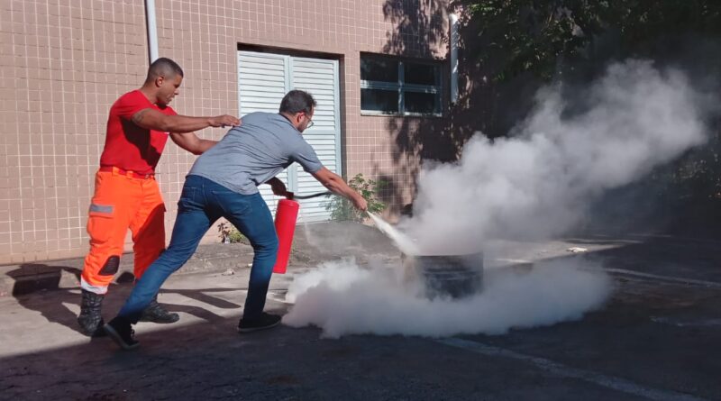 Servidores de Ipatinga recebem capacitação em Brigada de Incêndio com apoio do Corpo de Bombeiros