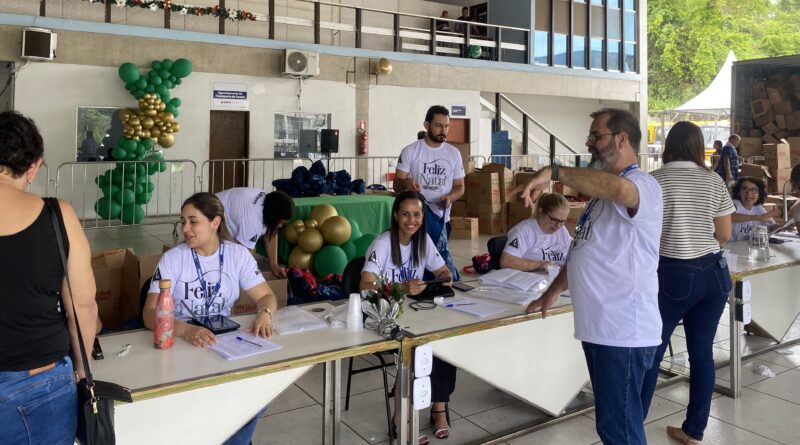 Prefeitura de Timóteo promove a entrega dos kits natalinos aos servidores