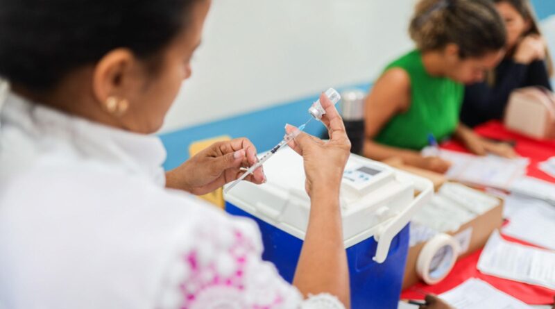 Ipatinga amplia vacinação de adolescentes com novas estratégias temporárias para ACWY e HPV