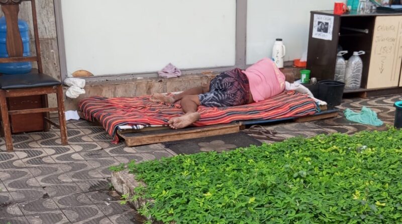Na “Pracinha do Amor”, em Timóteo, pessoas em situação de rua espalham medo