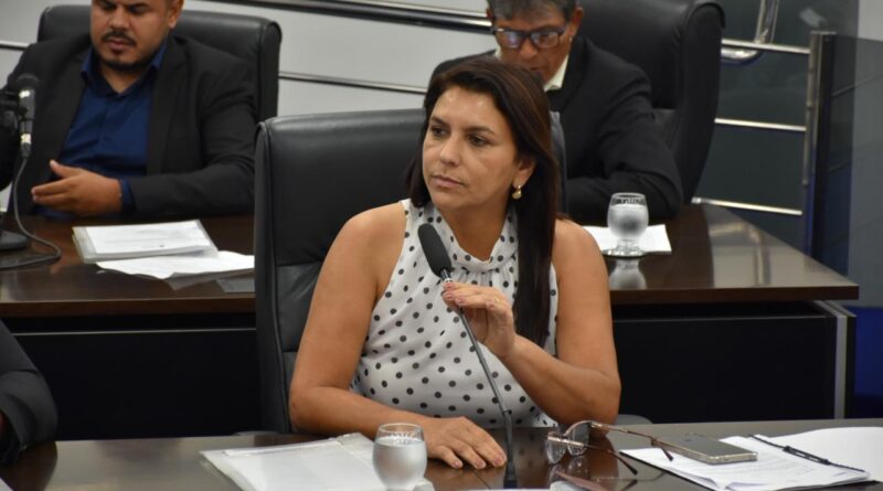 LUTA HISTÓRICA: Vereadora Leninha Dimas anuncia o pagamento do Incentivo Financeiro Adicional aos ACS e ACE