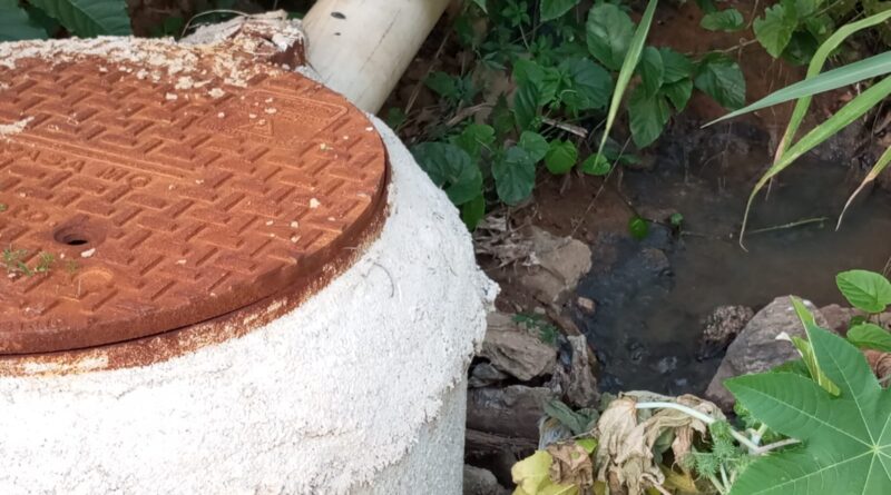 Sem fiscalização, interceptores de esgoto estourados, da Copasa, poluem córregos em Timóteo
