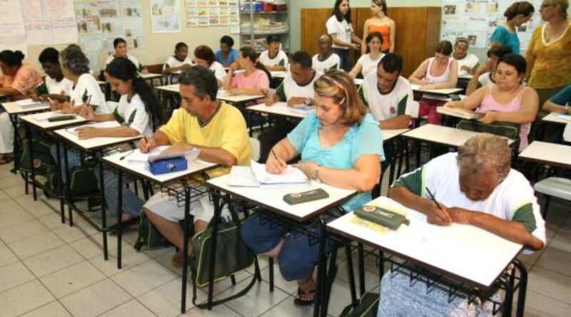 Audiência na ALMG aborda precarização da oferta da Educação de Jovens e Adultos