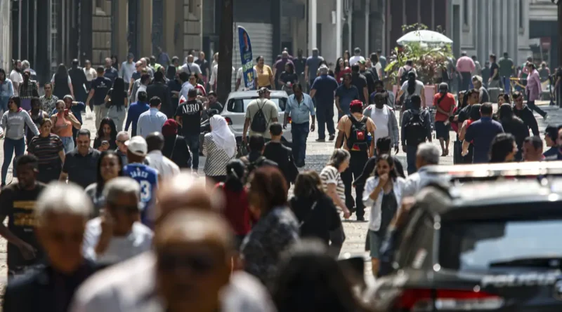 Mais de 8,6 milhões deixam pobreza; Brasil tem melhor nível desde 2012