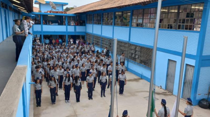 Justiça suspende decisão do TCE e libera escolas cívico-militares em Minas Gerais