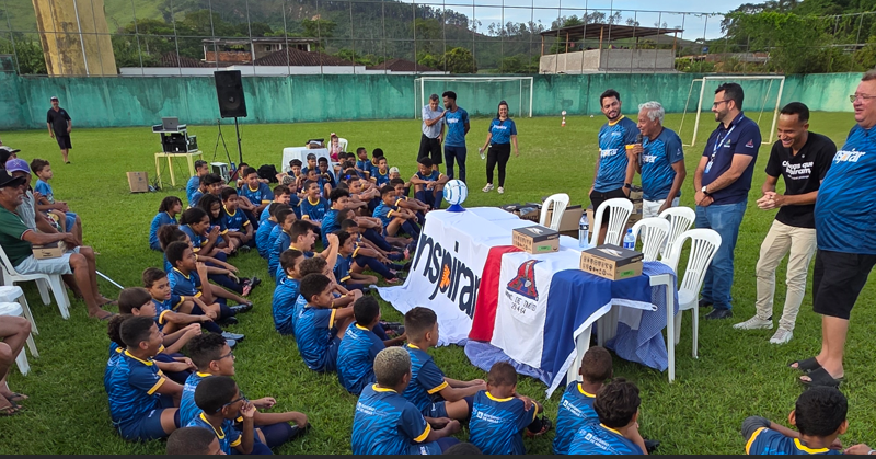 Deputado Celinho Sintrocel partcipa da entrega de Kit Esportivo aos alunos do Projeto Inspirar