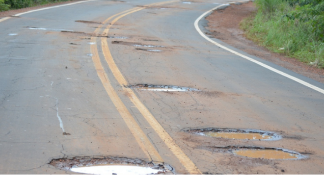SEM FISCALIZAÇÃO, fluxo de Carretas e caminhões aumenta os buracos na LMG-425 entre Timóteo e Cava Grande